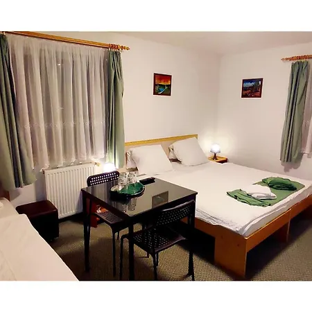 Helene S Mini Pivovarem 招待所 3*