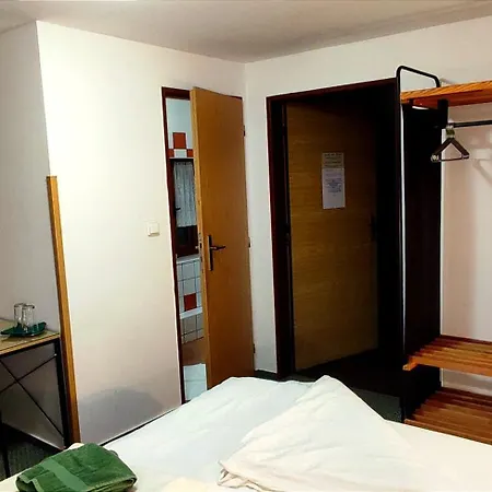 Helene S Mini Pivovarem Kytlice