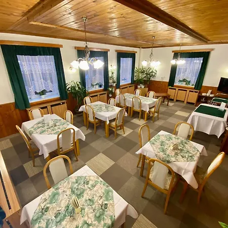 Helene S Mini Pivovarem 3* Kytlice