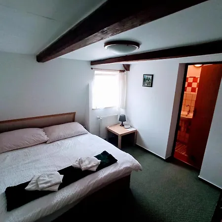 Helene S Mini Pivovarem 招待所 3*