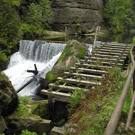 Helene S Mini Pivovarem 3* Kytlice